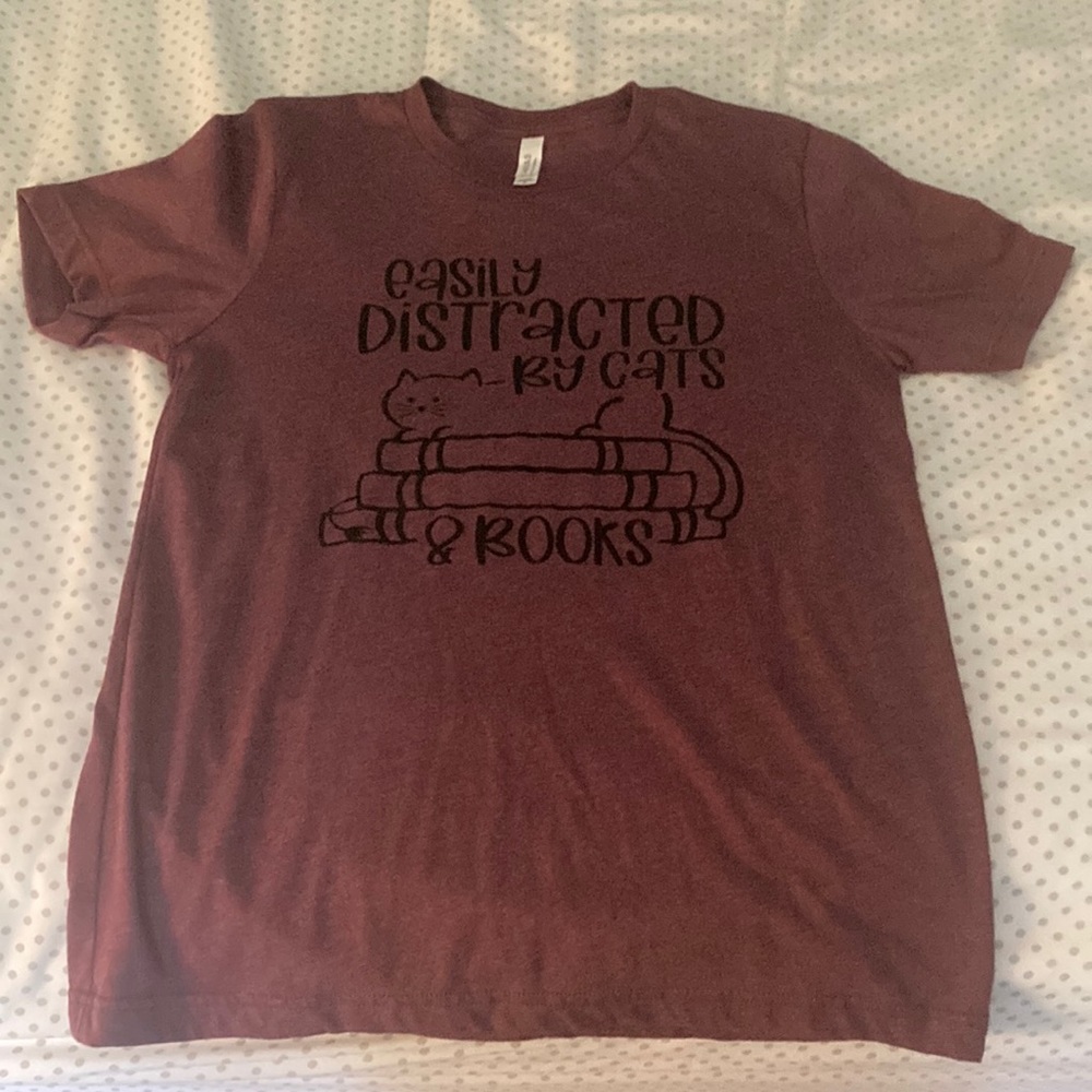 Maroon cat and book lover funny t-shirt top reader gift
